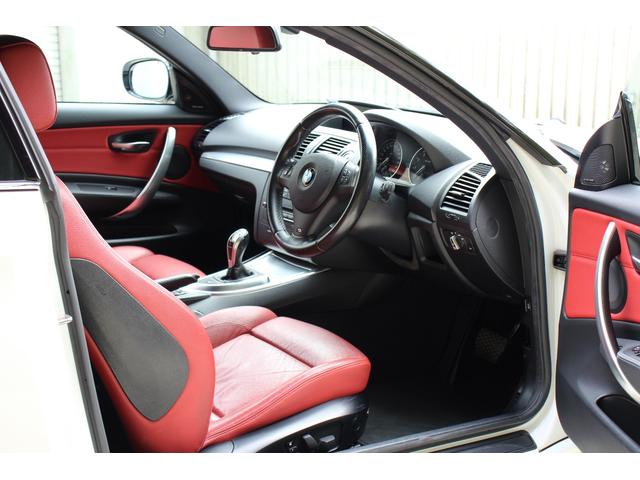 １シリーズ １３５ｉ　後期　サンルーフ　赤革シート　Ｍスポーツ　Ｐｅｒｆｏｒｍａｎｃｅブレーキシステム　ＨＤＤナビ　ハーマンカードンサウンドシステム　ワーク製１８インチアルミホイール　シートヒーター　トランクスポイラー（38枚目）