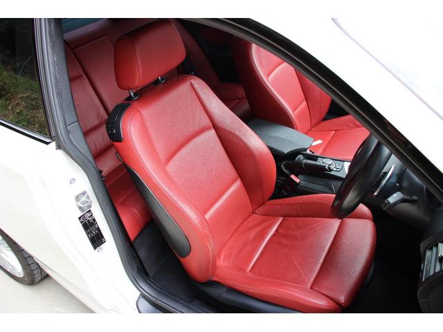 １シリーズ １３５ｉ　後期　サンルーフ　赤革シート　Ｍスポーツ　Ｐｅｒｆｏｒｍａｎｃｅブレーキシステム　ＨＤＤナビ　ハーマンカードンサウンドシステム　ワーク製１８インチアルミホイール　シートヒーター　トランクスポイラー（42枚目）