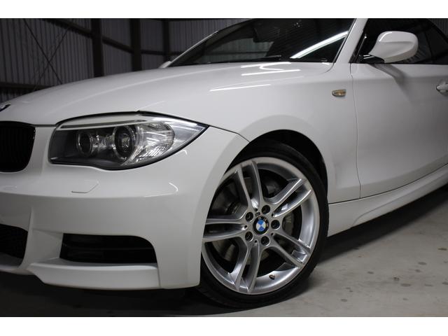 １シリーズ １３５ｉ　後期　７速ＤＣＴ　Ｍスポーツ　革シート　シートヒーター　パワーシート　１８インチアルミホイール　パドルシフト　オートライト　カーボントランクスポイラー　スペアキー１本（12枚目）