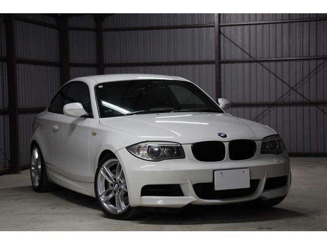１シリーズ １３５ｉ　後期　７速ＤＣＴ　Ｍスポーツ　革シート　シートヒーター　パワーシート　１８インチアルミホイール　パドルシフト　オートライト　カーボントランクスポイラー　スペアキー１本（32枚目）