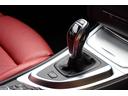 １３５ｉ　後期　サンルーフ　赤革シート　Ｍスポーツ　Ｐｅｒｆｏｒｍａｎｃｅブレーキシステム　ＨＤＤナビ　ハーマンカードンサウンドシステム　ワーク製１８インチアルミホイール　シートヒーター　トランクスポイラー（36枚目）