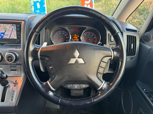 デリカＤ：５ Ｇ　パワーパッケージ　ワンオーナー／４ＷＤ／クルーズコントロール／スマートキー／オートライト／ＥＴＣ／バックカメラ／サイドカメラ／ＡＢＳ／ＭＴモード付／左パワースライドドア／テレビ／ナビ／８人乗り／ＨＩＤ／アルミホイール（16枚目）