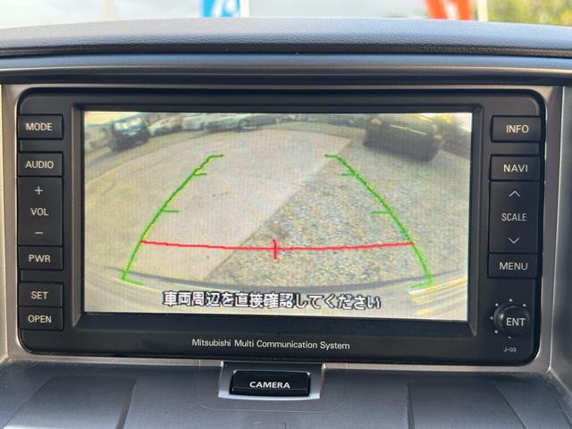 デリカＤ：５ Ｇ　パワーパッケージ　ワンオーナー／４ＷＤ／クルーズコントロール／スマートキー／オートライト／ＥＴＣ／バックカメラ／サイドカメラ／ＡＢＳ／ＭＴモード付／左パワースライドドア／テレビ／ナビ／８人乗り／ＨＩＤ／アルミホイール（30枚目）