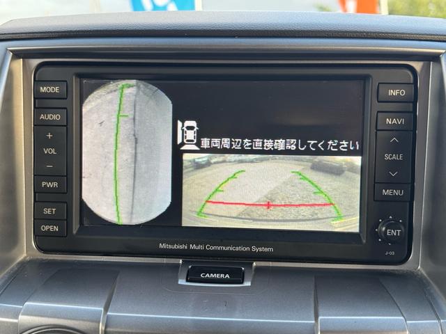 デリカＤ：５ Ｇ　パワーパッケージ　ワンオーナー／４ＷＤ／クルーズコントロール／スマートキー／オートライト／ＥＴＣ／バックカメラ／サイドカメラ／ＡＢＳ／ＭＴモード付／左パワースライドドア／テレビ／ナビ／８人乗り／ＨＩＤ／アルミホイール（31枚目）