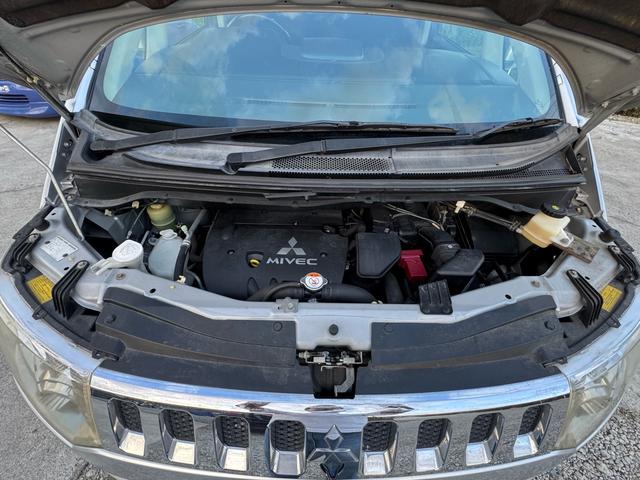 デリカＤ：５ Ｇ　パワーパッケージ　ワンオーナー／４ＷＤ／クルーズコントロール／スマートキー／オートライト／ＥＴＣ／バックカメラ／サイドカメラ／ＡＢＳ／ＭＴモード付／左パワースライドドア／テレビ／ナビ／８人乗り／ＨＩＤ／アルミホイール（69枚目）