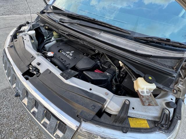 デリカＤ：５ Ｇ　パワーパッケージ　ワンオーナー／４ＷＤ／クルーズコントロール／スマートキー／オートライト／ＥＴＣ／バックカメラ／サイドカメラ／ＡＢＳ／ＭＴモード付／左パワースライドドア／テレビ／ナビ／８人乗り／ＨＩＤ／アルミホイール（70枚目）