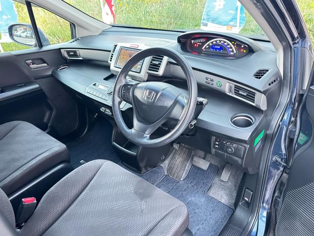 フリード G エアロ バックカメラ/ドライブレコーダー/ETC/キーレス/Bluetooth/ABS/7人乗り/HID/HDDナビ/アルミホイール/左パワースライドドア/オートライト/ステアリングスイッチ/衝突安全ボディー(6枚目)