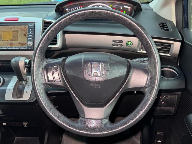 フリード G エアロ バックカメラ/ドライブレコーダー/ETC/キーレス/Bluetooth/ABS/7人乗り/HID/HDDナビ/アルミホイール/左パワースライドドア/オートライト/ステアリングスイッチ/衝突安全ボディー(17枚目)