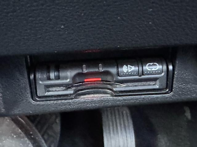 リーフ Ｘ（２４ｋｗｈ）　バックカメラ／ドライブレコーダー／ＥＴＣ／スマートキー／Ｂｌｕｅｔｏｏｔｈ／衝突被害軽減ブレーキ／ＡＢＳ／フルセグテレビ／ナビ／アルミホイール／オートライト／ステアリングスイッチ／衝突安全ボディー（32枚目）