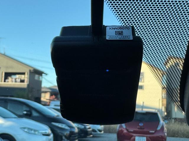 リーフ Ｘ（２４ｋｗｈ）　バックカメラ／ドライブレコーダー／ＥＴＣ／スマートキー／Ｂｌｕｅｔｏｏｔｈ／衝突被害軽減ブレーキ／ＡＢＳ／フルセグテレビ／ナビ／アルミホイール／オートライト／ステアリングスイッチ／衝突安全ボディー（33枚目）