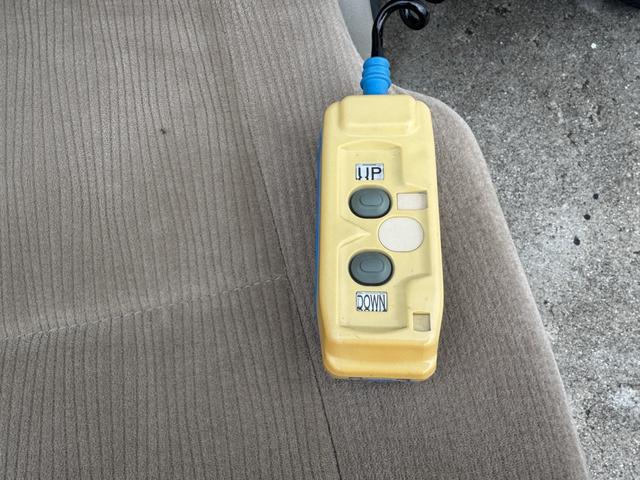 アトレーワゴン 　ワゴン６６０フレンドシップリヤシートリフト４名／タイミングチェーン／ターボ／キーレス／ＡＢＳ／テレビ／ナビ／エアコン／パワーウインドウ／運転席エアバッグ／助手席エアバッグ／福祉車両／寒冷地仕様車（43枚目）