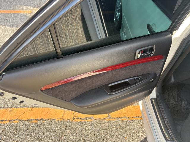 マークII グランデiR-S 110系グランデ/ReinHardマフラー/Vertecホイール/トムス車高調/VERTEXステアリング/クイックリリース/LWシフトノブ/Nスタホーン/純正オプションフルエアロ(28枚目)