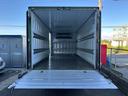 荷台のプラットフォームはアルミとステンレス製で、サイズは200cm×123cmです。