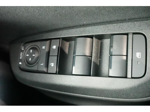 ヤリスクロス ハイブリッドＺ　トヨタセーフティセンス　全方位カメラ付き純正メモリーナビ　ドラレコ　シートヒーター　Ｂｌｕｅｔｏｏｔｈ　ＥＴＣ　フルセグ　ステアリングオーディオスイッチ　ＡＣＣ（25枚目）