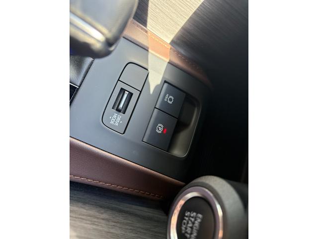 ハリアー Ｚ　全方位カメラ／ＪＢＬ／１００Ｖコンセント／衝突軽減ブレーキ／純正ナビＴＶ／デジタルミラー前後録画／置充電／セーフティーセンス／ＥＴＣ２．０／電動リアゲート／パワーシート／ＢＳＭ／ＲＣＴＡ／プリクラ／（71枚目）