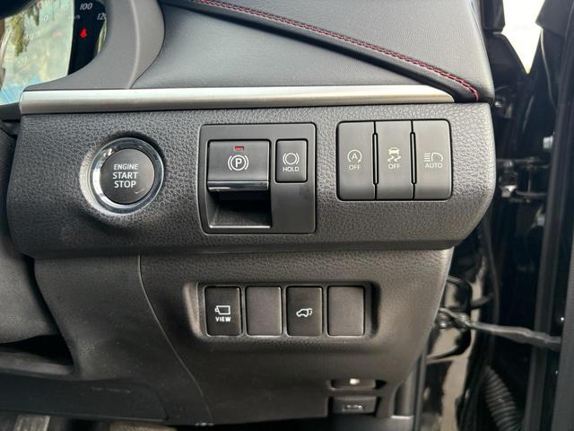 サイドブレーキはオートでオートホールドもついております！オートマチックハイビーム、パワーバックドア、３６０度カメラと装備が豊富です！！