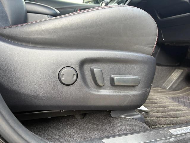 運転席シートは８ウェイパワーシートです！