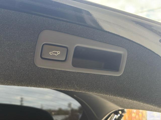 パワーバックドアも付いており荷物の積み下ろしも楽々です！！