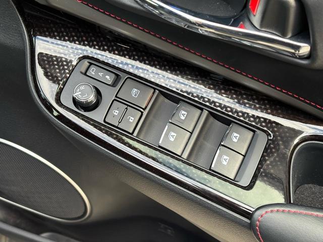 所々カーボンパネルが装着されておりカッコ良いてます！！