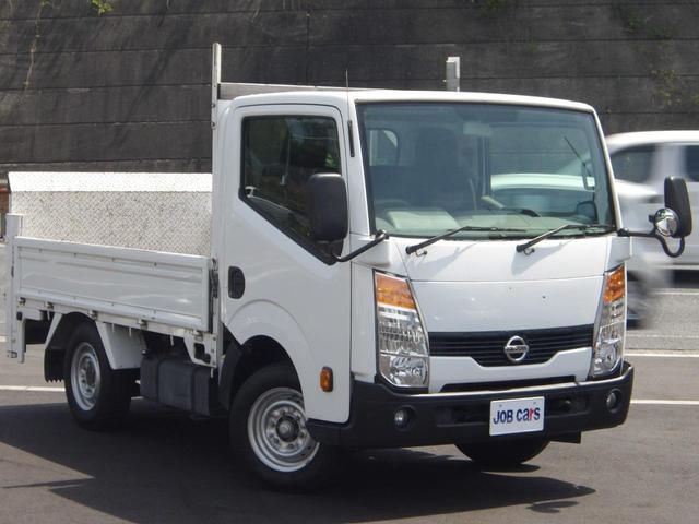 アトラストラック ショートスーパーローＤＸ　平ボディ　低床　５ＭＴ　極東垂直パワーゲート昇降荷重６００ｋｇ　左電格ミラー　坂道発進　集中ドアロック　ＰＳ　ＰＷ　ＡＢＳ　ＡＭ／ＦＭラジオ　フォグランプ　シングルタイヤ　ガソリン車　キーレスキー（4枚目）