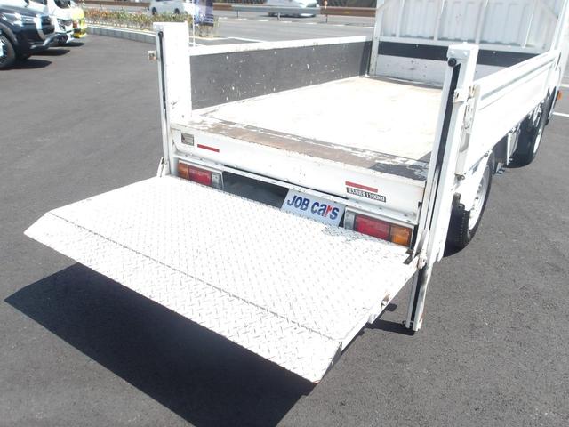 アトラストラック ショートスーパーローＤＸ　平ボディ　低床　５ＭＴ　極東垂直パワーゲート昇降荷重６００ｋｇ　左電格ミラー　坂道発進　集中ドアロック　ＰＳ　ＰＷ　ＡＢＳ　ＡＭ／ＦＭラジオ　フォグランプ　シングルタイヤ　ガソリン車　キーレスキー（10枚目）
