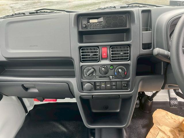 キャリイトラック KCエアコン・パワステ 登録届出済未使用車 スズキセーフティサポート 4WD 衝突軽減 車線逸脱警報 ソナー アイドリングストップ オートライト オートハイビーム キーレス ソナー スペアキー 取説 保証書 集中ドアロック(10枚目)