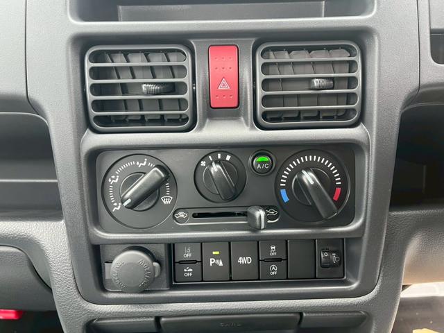 キャリイトラック KCエアコン・パワステ 登録届出済未使用車 スズキセーフティサポート 4WD 衝突軽減 車線逸脱警報 ソナー アイドリングストップ オートライト オートハイビーム キーレス ソナー スペアキー 取説 保証書 集中ドアロック(11枚目)