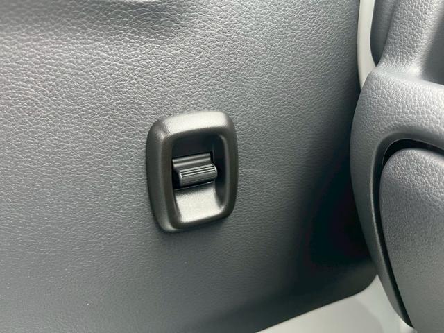 キャリイトラック KCエアコン・パワステ 登録届出済未使用車 スズキセーフティサポート 4WD 衝突軽減 車線逸脱警報 ソナー アイドリングストップ オートライト オートハイビーム キーレス ソナー スペアキー 取説 保証書 集中ドアロック(13枚目)