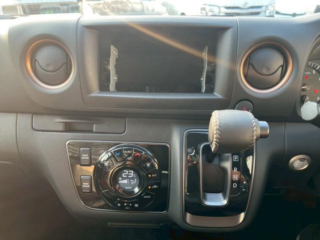 キャラバン ロンググランドプレミアムＧＸ　ワンオーナー　登録済未使用車　衝突軽減　全方位カメラ　片側電動スライドドア　インテリジェントミラー　リヤクーラー　リヤヒーター　スマートキー　電動電格ミラー　オートライト　ＬＥＤ　ＥＳＣ　フォグ（13枚目）