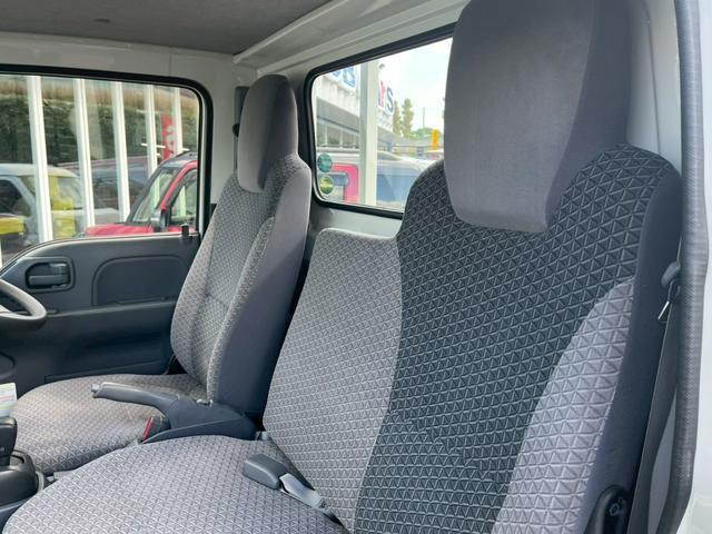 タイタントラック 3.0Dターボ フルフラットローDX 4WD 10尺 積載1550kg メモリーナビ ETC 衝突軽減システム 4WD アイドリングストップ ダブルエアバック DVD再生 Bluetooth 荷室寸法長さ312cm×幅162cm×高さ38cm(10枚目)