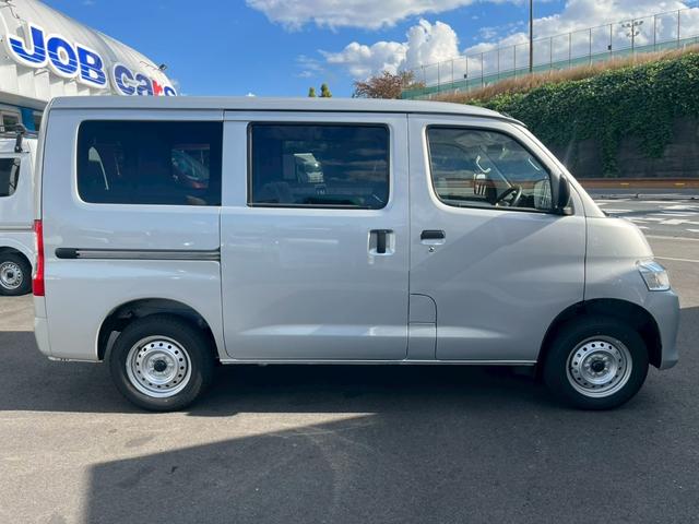 タウンエースバン GL 登録済未使用車 衝突軽減 車線逸脱警報 アイドリングストップ オートハイビーム キーレス ソナー Wエアバッグ ESC ABS パワステ PW 光軸調整 取説 保証書 集中ドアロック(4枚目)