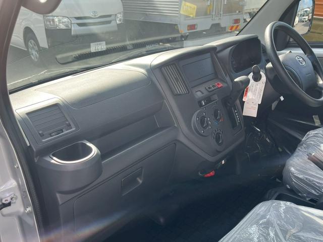 タウンエースバン GL 登録済未使用車 衝突軽減 車線逸脱警報 アイドリングストップ オートハイビーム キーレス ソナー Wエアバッグ ESC ABS パワステ PW 光軸調整 取説 保証書 集中ドアロック(26枚目)