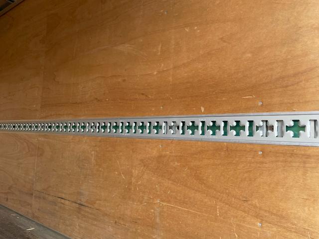 エルフトラック 日本フルハーフパネルバン　１０尺　積載量１５００ｋｇ　荷室寸法：長さ３１４ｃｍ×幅１７７ｃｍ×高さ１８６ｃｍ　左スライドドア　ラッシングレール１段　床レール付　メモリーナビ　フルセグ　ＥＴＣ　Ｂカメラ　記録簿　キーレス　電動格納ミラー（3枚目）