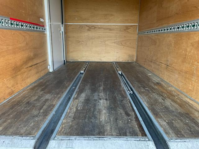 エルフトラック 日本フルハーフパネルバン　１０尺　積載量１５００ｋｇ　荷室寸法：長さ３１４ｃｍ×幅１７７ｃｍ×高さ１８６ｃｍ　左スライドドア　ラッシングレール１段　床レール付　メモリーナビ　フルセグ　ＥＴＣ　Ｂカメラ　記録簿　キーレス　電動格納ミラー（5枚目）