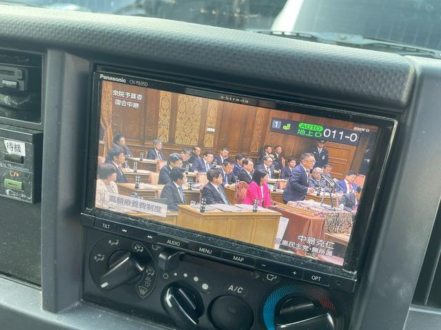 エルフトラック 日本フルハーフパネルバン　１０尺　積載量１５００ｋｇ　荷室寸法：長さ３１４ｃｍ×幅１７７ｃｍ×高さ１８６ｃｍ　左スライドドア　ラッシングレール１段　床レール付　メモリーナビ　フルセグ　ＥＴＣ　Ｂカメラ　記録簿　キーレス　電動格納ミラー（10枚目）