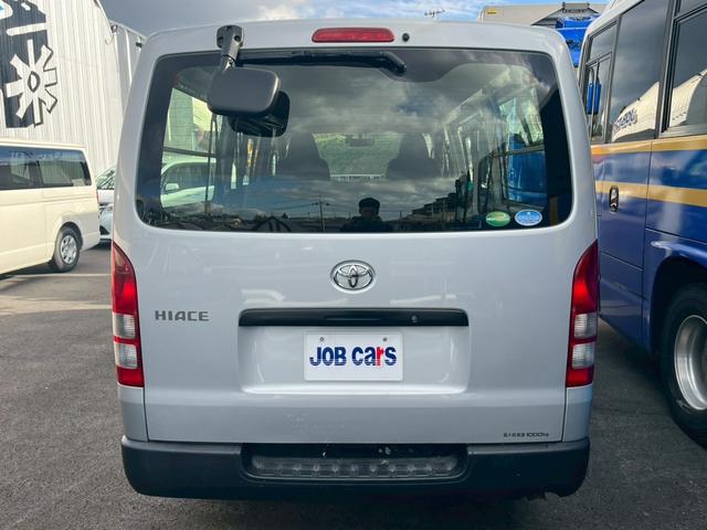 ハイエースバン DX 9人乗り 低床 4WD キーレスキー ディーゼルターボ BT新品交換済み(令和7年10月16日)パワステ PW ABS エアバッグ 光軸調整 スペアキー付 集中ドアロック 取説(5枚目)