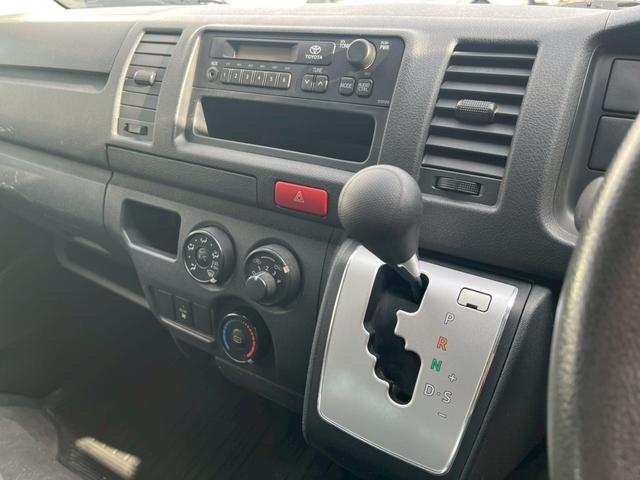 ハイエースバン DX 9人乗り 低床 4WD キーレスキー ディーゼルターボ BT新品交換済み(令和7年10月16日)パワステ PW ABS エアバッグ 光軸調整 スペアキー付 集中ドアロック 取説(13枚目)