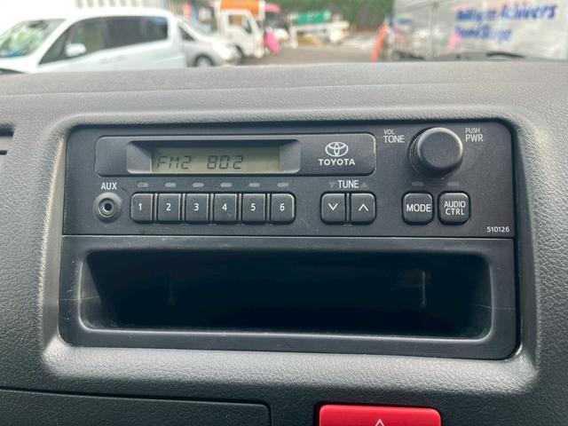 ハイエースバン DX 9人乗り 低床 4WD キーレスキー ディーゼルターボ BT新品交換済み(令和7年10月16日)パワステ PW ABS エアバッグ 光軸調整 スペアキー付 集中ドアロック 取説(14枚目)