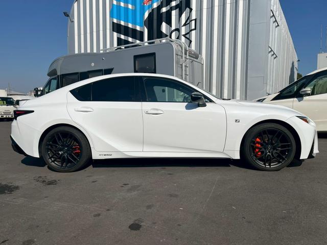 ＩＳ ＩＳ３００ｈ　ＦスポーツモードブラックＳ　ワンオーナー　純正ナビ　フルセグ　全方位カメラ　衝突軽減　車線逸脱警報　ＴＺドラレコ前後　ＴＺレーダー　サンルーフ　クルーズコントロール　パワーシート　純正アルミ１９インチ　ＥＴＣ２．０　ソナー（4枚目）