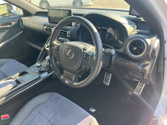 ＩＳ ＩＳ３００ｈ　ＦスポーツモードブラックＳ　ワンオーナー　純正ナビ　フルセグ　全方位カメラ　衝突軽減　車線逸脱警報　ＴＺドラレコ前後　ＴＺレーダー　サンルーフ　クルーズコントロール　パワーシート　純正アルミ１９インチ　ＥＴＣ２．０　ソナー（15枚目）