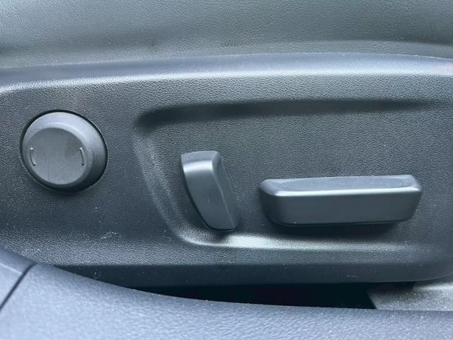 ＩＳ ＩＳ３００ｈ　ＦスポーツモードブラックＳ　ワンオーナー　純正ナビ　フルセグ　全方位カメラ　衝突軽減　車線逸脱警報　ＴＺドラレコ前後　ＴＺレーダー　サンルーフ　クルーズコントロール　パワーシート　純正アルミ１９インチ　ＥＴＣ２．０　ソナー（25枚目）