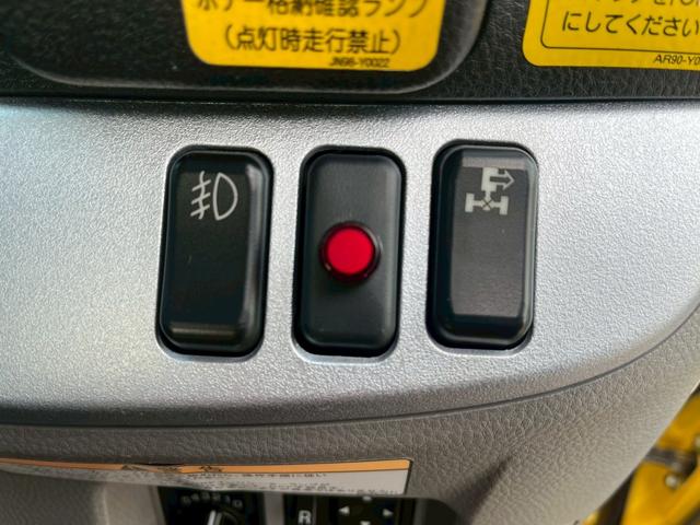 キャンター 　３．０ＤＴワイド超ロング全低床カスタム　ＫＹＯＫＵＴＯ　フラトップＺＥＲＯ　左右連動ロック装置　油圧式ウィンチ　埋込固縛装置　埋込フック　ステンレス工具ＢＯＸ　導風板　作業灯　タイヤ灯　リモコン（33枚目）