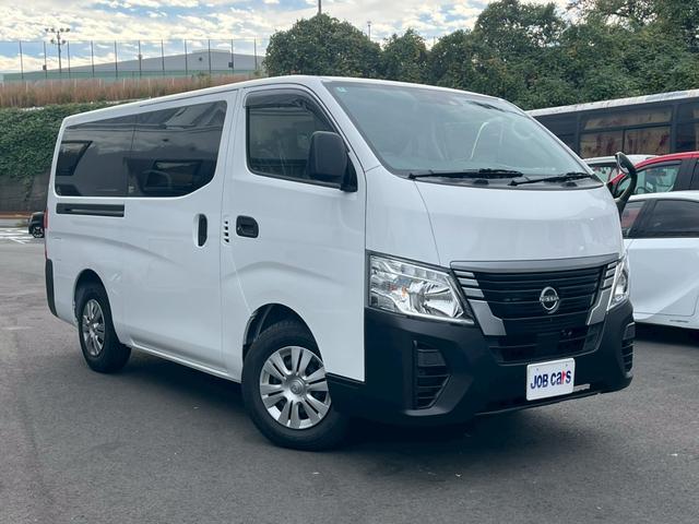 NV350キャラバンバン ロングDX 登録済未使用車 3人乗 5ドア 低床 衝突軽減システム オートライト オートハイビーム バックカメラ 両側スライドドア キーレス ダブルエアバック エアコン パワステ パワーウィンドウ 取説 保証書(3枚目)