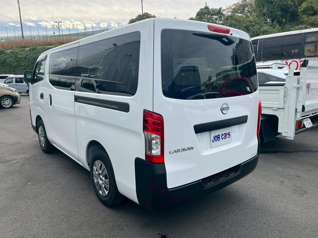 NV350キャラバンバン ロングDX 登録済未使用車 3人乗 5ドア 低床 衝突軽減システム オートライト オートハイビーム バックカメラ 両側スライドドア キーレス ダブルエアバック エアコン パワステ パワーウィンドウ 取説 保証書(8枚目)