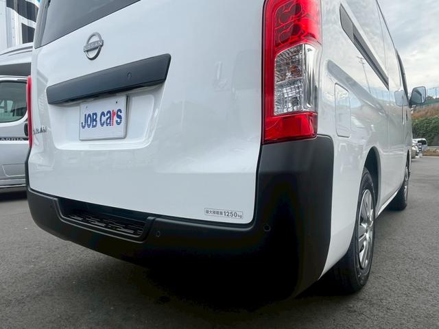 NV350キャラバンバン ロングDX 登録済未使用車 3人乗 5ドア 低床 衝突軽減システム オートライト オートハイビーム バックカメラ 両側スライドドア キーレス ダブルエアバック エアコン パワステ パワーウィンドウ 取説 保証書(13枚目)