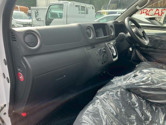 NV350キャラバンバン ロングDX 登録済未使用車 3人乗 5ドア 低床 衝突軽減システム オートライト オートハイビーム バックカメラ 両側スライドドア キーレス ダブルエアバック エアコン パワステ パワーウィンドウ 取説 保証書(18枚目)