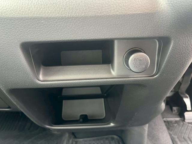 NV350キャラバンバン ロングDX 登録済未使用車 3人乗 5ドア 低床 衝突軽減システム オートライト オートハイビーム バックカメラ 両側スライドドア キーレス ダブルエアバック エアコン パワステ パワーウィンドウ 取説 保証書(24枚目)