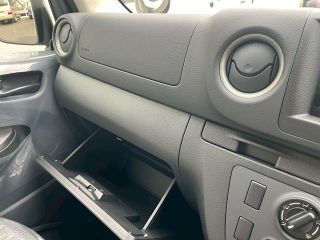 NV350キャラバンバン ロングDX 登録済未使用車 3人乗 5ドア 低床 衝突軽減システム オートライト オートハイビーム バックカメラ 両側スライドドア キーレス ダブルエアバック エアコン パワステ パワーウィンドウ 取説 保証書(30枚目)