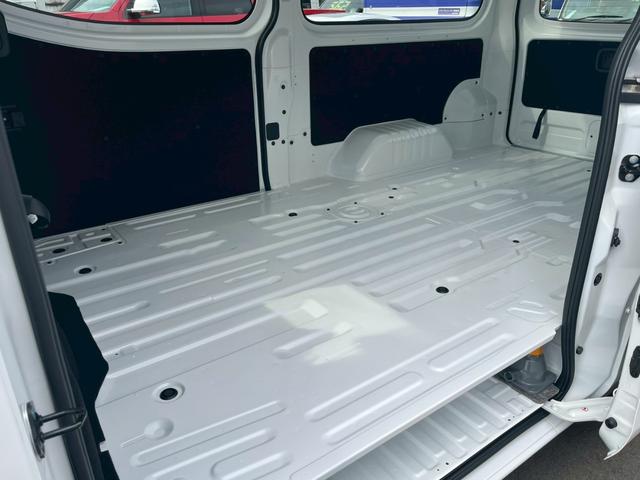 NV350キャラバンバン ロングDX 登録済未使用車 3人乗 5ドア 低床 衝突軽減システム オートライト オートハイビーム バックカメラ 両側スライドドア キーレス ダブルエアバック エアコン パワステ パワーウィンドウ 取説 保証書(38枚目)