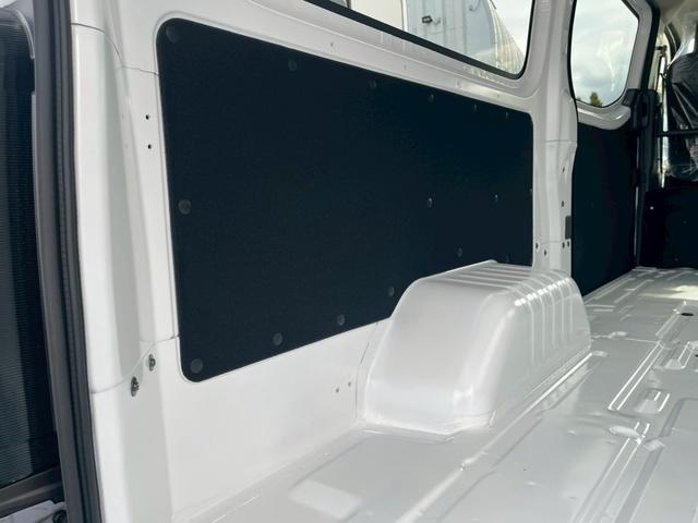 NV350キャラバンバン ロングDX 登録済未使用車 3人乗 5ドア 低床 衝突軽減システム オートライト オートハイビーム バックカメラ 両側スライドドア キーレス ダブルエアバック エアコン パワステ パワーウィンドウ 取説 保証書(40枚目)